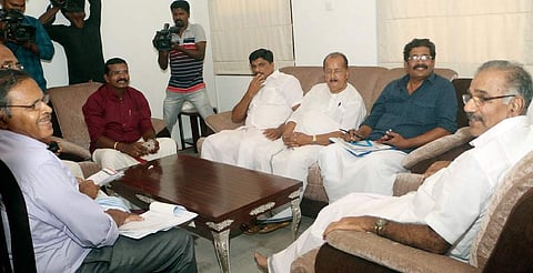 Minister A K Saseendran holding a meeting with the bus operators at the Kozhikode Government Guest house on Sunday | T P Sooraj