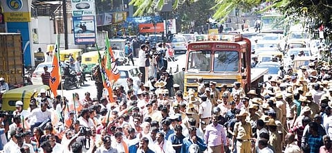 BJP and Congress supporters block a road near Cubbon Park police station on Monday | Nagaraja gadekal