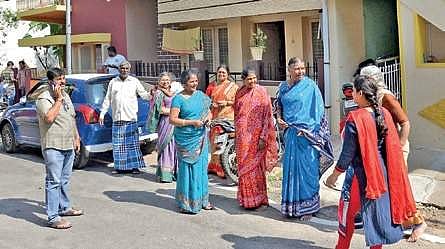 Residents of Kuvempunagar outside their houses, following the mysterious sound | EXPRESS