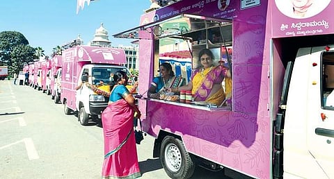 Chief Minister Siddaramaiah inaugurated the Savi Ruchi mobile canteen at Vidhana Soudha on Tuesday | NAGESH POLALI