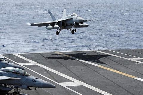 An F/A-18 Super Hornet lands on the deck of the USS Ronald Reagan in the South China Sea September 30, 2017. (Photo: Reuters)