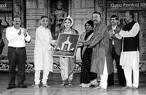 Former Chief Secretary Subas Pani and secretary of Guru Pankaj Charan Odissi Research Foundation Sarat Das presenting Mahari Award-2018 to Sanchita Bhattacharya of Kolkata on the occasion of 24th Guru Pankaj Utsav at Rabindra Mandap in Bhubaneswar on Mond