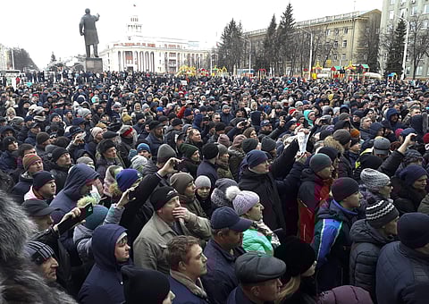 Crowds gather to pay last respects for the victims of a fire in a multi-story shopping center in the Siberian city of Kemerovo, about 3,000 kilometers (1,900 miles) east of Moscow, Russia, Tuesday, March 27, 2018. (Photo:AP)