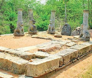 Jain mound, idols and pillars in Pudukkottai