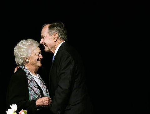 Former President George H.W. Bush embraces former first lady Barbara Bush.(File |AP)