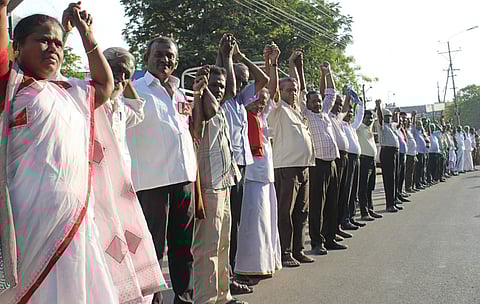 The members of DMK and its allied parties formed a human chain urging the central government to constitute CMB at Tallakulam in Madurai. | Express photo
