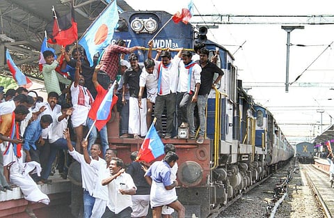 Cadres of opposition parties staged rail roko in Madurai Railway Junction on Thursday. (EPS | K K Sundar)