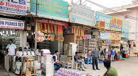 Shopkeepers set up mobile shops in vicinity of Charminar | Sathya Keerthi