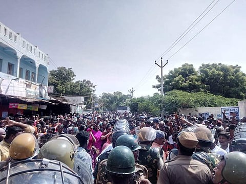 Owing to the Anti-Sterlite campaigners' call for a massive protest against the operations of copper smelter here, several hundreds of protesters rallied to the collectorate campus in Thoothukudi on Tuesday, 22 May 2018. (EPS)