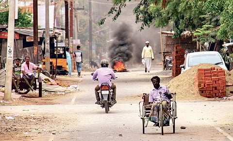 Sporadic violence was reported from across the city. Here a mob burnt tyres on roads to prevent traffic flow | v Karthikalagu