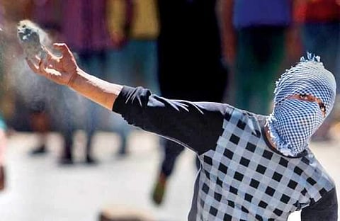 Stone pelted at Sealdah-Rajdhani Express, six injured