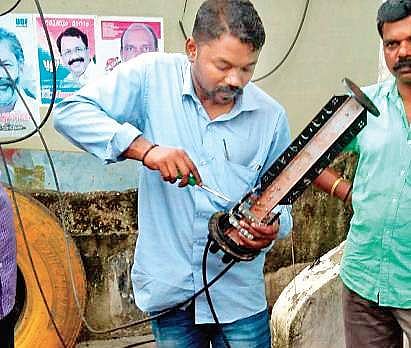 A cable operator trying to reconnect an optical fibre cable which was severed at Chengannur on Monday | Express