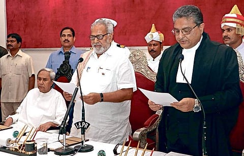 Chief Justice Vineet Saran of Orissa High Court administering oath to Governor Ganeshi Lal on Tuesday | irfana