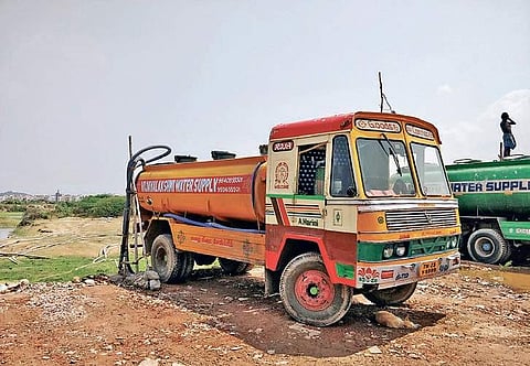 Tankers are illegally extracting water from lakes in Nanmangalam and Ullagaram, blatantly violating rules |  samuel merigala