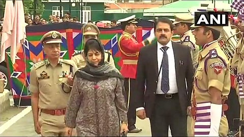 Mehbooba Mufti inspects the tradiitional guard of honour given to her by a police contingent at the Civil Sectretariat lawns during Darbar move. (Photo: ANI)