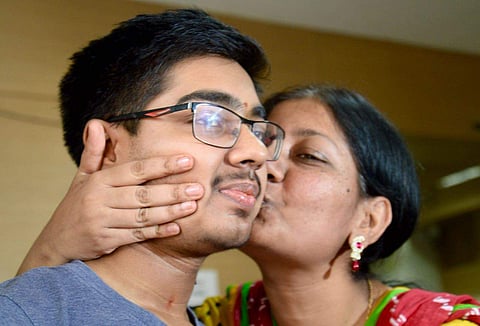 SSLC examination topper Sudarshan KS who scored 625 out of 625 is greeted by his mother in Bengaluru on Monday. (Pushkar V | EPS)