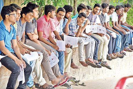 Medical aspirants find NEET tough and lengthy, run short of time