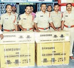 Policemen who donated AC units to Chittoor Government Hospital | Express