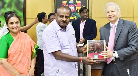 Chief Secretary Ratna Prabha and CM HD Kumaraswamy welcome US ambassador Kenneth Juster in Bengaluru | Express