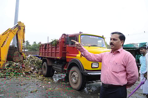 Waste being removed from Ernakulam market after subjudge and secretary of Legal Services Authority AM Basheer staged a protest here on Tuesday. (EPS | A Sanesh)
