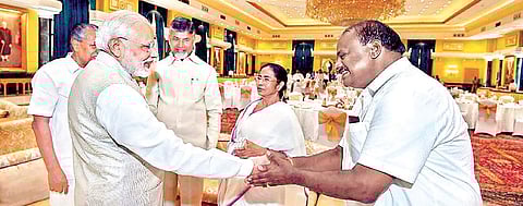 Chief Minister H D Kumaraswamy greets Prime Minister Narendra Modi as West Bengal CM Mamata Banerjee, Andhra Pradesh CM Chandrababu Naidu and Kerala CM Pinarayi Vijayan look on, in New Delhi on Sunday | Express