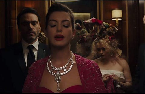 Anne Hathaway wearing the 'The Jeanne Toussaint' necklace in 'Ocean's 8'. (YouTube screengrab)