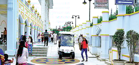 Gurdwara Bangla Sahib, one of the most prominent Sikh gurdwaras in Delhi, has the best facilities for the differently-abled in the city| Aditya Mukherjee