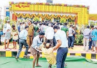 Bar shutters downed for Anna Canteen curtain-up in Vijayawada