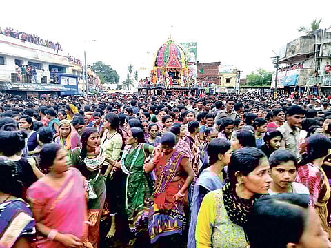 Women pull chariot. (Phot | EPS)