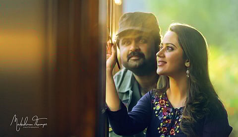 Anoop Menon and Miya George in Ente Mezhuthiri Athazhangal.
