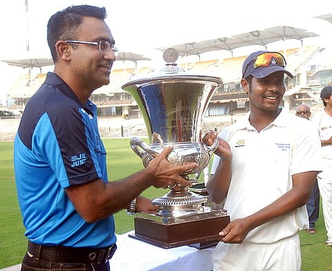 National Selector Saba Karim awarding the Duleep Trophy to East Zone captain Natraj Behera. (File Photo | EPS)