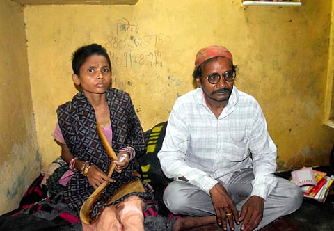 Mother Veena Devi and a relative Narayan of the three girls who died allegedly of starvation in Mandawali area in New Delhi. ( Photo | Parveen Negi/ EPS)