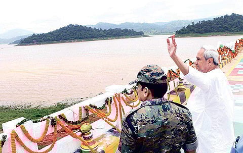 Chief Minister naveen Patnaik waving to crowd during inauguration of Gurupriya bridge  in Malkangiri on thursday | irfana