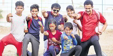 A still from Vivek's  Ezhumin.