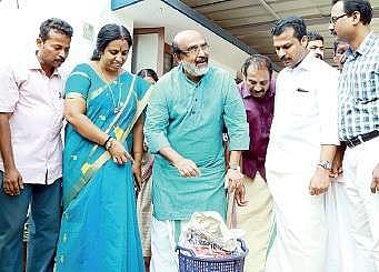 Mayor V K Prasanth with Finance Minister T M Thomas Isaac at Sasthamangalam .( File Photo | EPS)