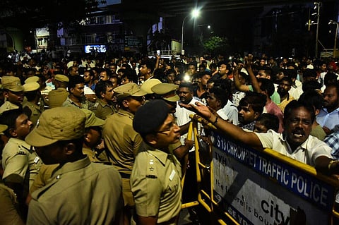 Police trying to disperse the unruly mob of party cadres and supporters from Kauvery Hospital where DMK chief M Karunanidhi is admitted, on June 30, 2018. (Photo | EPS/ Ashwin Prasath)