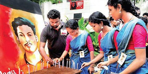 Students pay tribute to Abhimanyu by lighting candles on the Maharaja’s College premises | A Sanesh