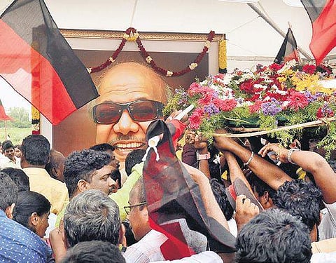 The crowd at Anna Memorial to pay respect to M Karunanidhi on Monday | D SAMPATHKUMAR