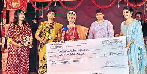 Her most memorable performance was “Tales of a lovable Thief”, stories of Krishna performed at Sarasota Opera House.