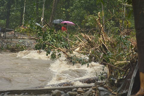 With water released from Mullaperiyar dam, 1200 families have been evacuated from downstream areas. Meanwhile, the water released from Idukki Dam has been raied to 1000 cusecs. (Photo | EPS/Manu Mavelil)