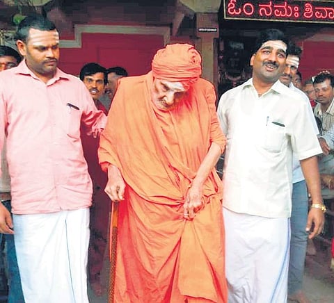 111-year-old Sri Shivakumara Swami walking out of old Siddaganga Mutt