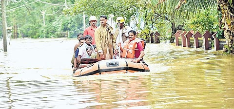 A team of National Disaster Response Force personnel rescuing people in Aranmula on Thursday | Express