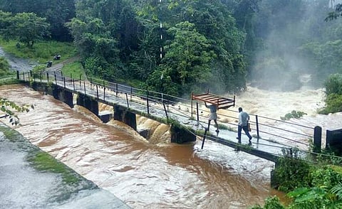 People evacuating from Adimali, Idukki. ( Photo | A Sanesh/ EPS)