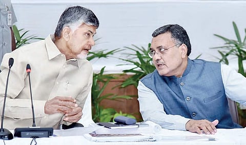 Chief Minister N Chandrababu Naidu having a word with Chief Secretary Dinesh Kumar. (Photo|EPS)