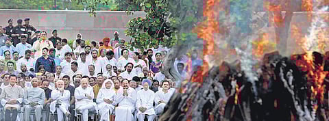 President Ram Nath Kovind, PM Narendra Modi, BJP president Amit Shah, BJP leader LK Advani, Vice-President Venkaiah Naidu, ex-PM Manmohan Singh, and Congress president Rahul Gandhi watch the cremation of former PM Atal Bihari Vajpayee | Shekhar yadav