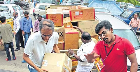 Hyderabad people pack relief materials for Kerala  | Express