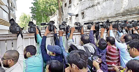Mediapersons o1utside the CBI office in Lucknow on Friday after BJP MLA Kuldeep Singh Sengar was grilled in connection with the Unnao rape case  (File | PTI)