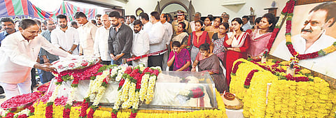Telangana Chief Minister K Chandrasekhar Rao pays floral tribute to Nandamuri Harikrishna, who died in a road accident on Wednesday. Andhra Pradesh Chief Minister Chandrababu Naidu can also be seen, saddened by his demise | express