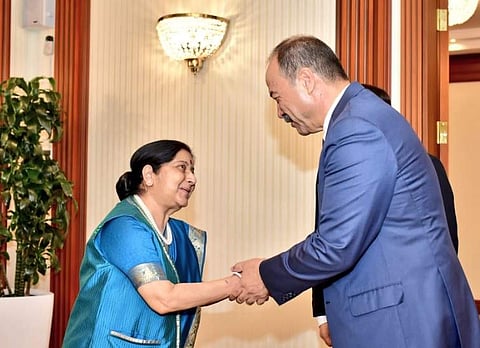 Sushma Swaraj with Prime Minister of Uzbekistan (Photo | Twitter)