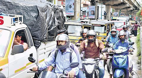 The transport sector with 72 lakh vehicles contribute to nearly 42% of the city’s total air pollution load (File | EPS)